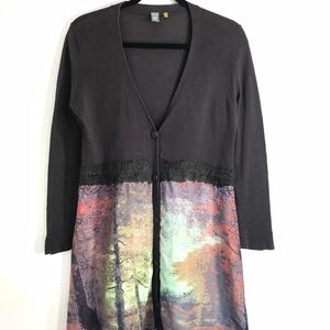 Knitted & knotted vneck cardigan w/ forest print